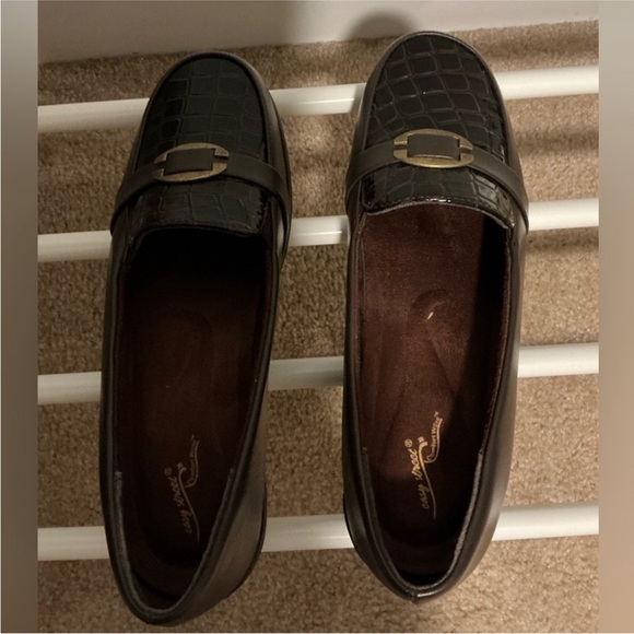easy street Shoes - Easy Street Black Loafers with Textured Design
